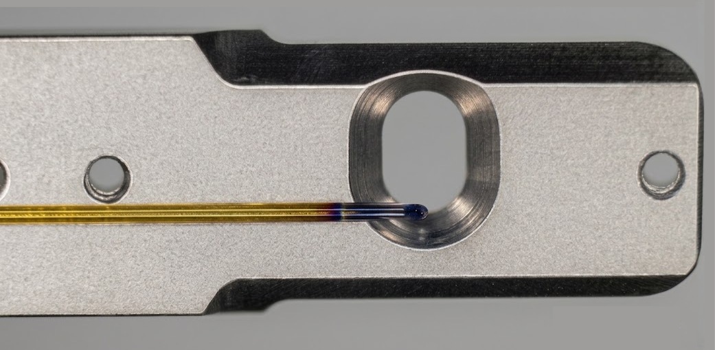 Optomechanical Infinity tip with the optical fibre ending at the sample window